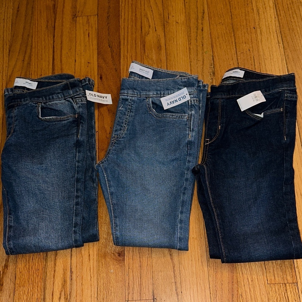 Old Navy girls pull on Slim Jeans in Light and Dark Blue